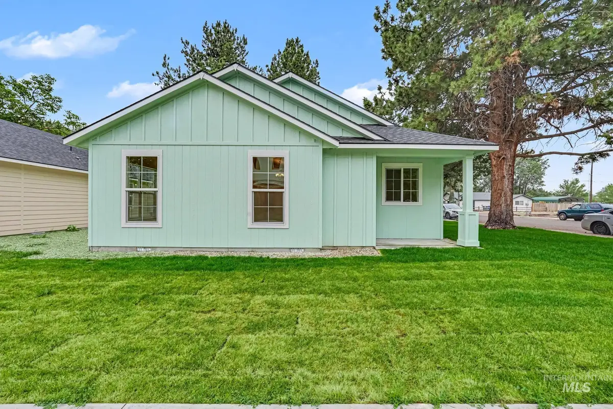790 S 3rd W B St, Mountain Home, ID 83647 - #1