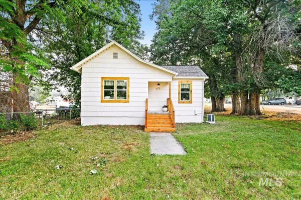 223 E Chicago St, Caldwell, ID 83605