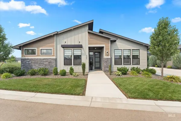 545 S Big Star Ln, Eagle, ID 83616