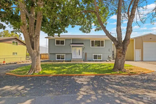 3327 5th St G, Lewiston, ID 83501