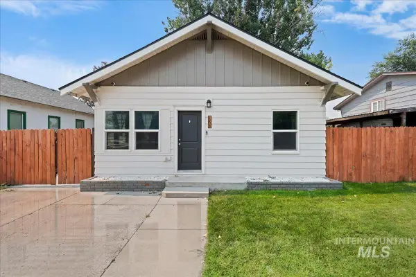 820 E Elgin St, Caldwell, ID 83605