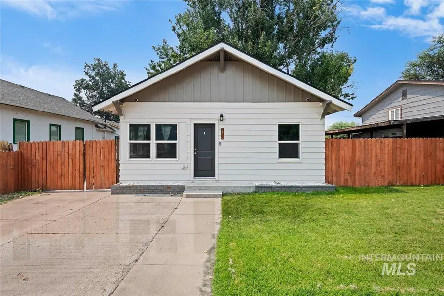 820 E Elgin St, Caldwell, ID 83605 - #3