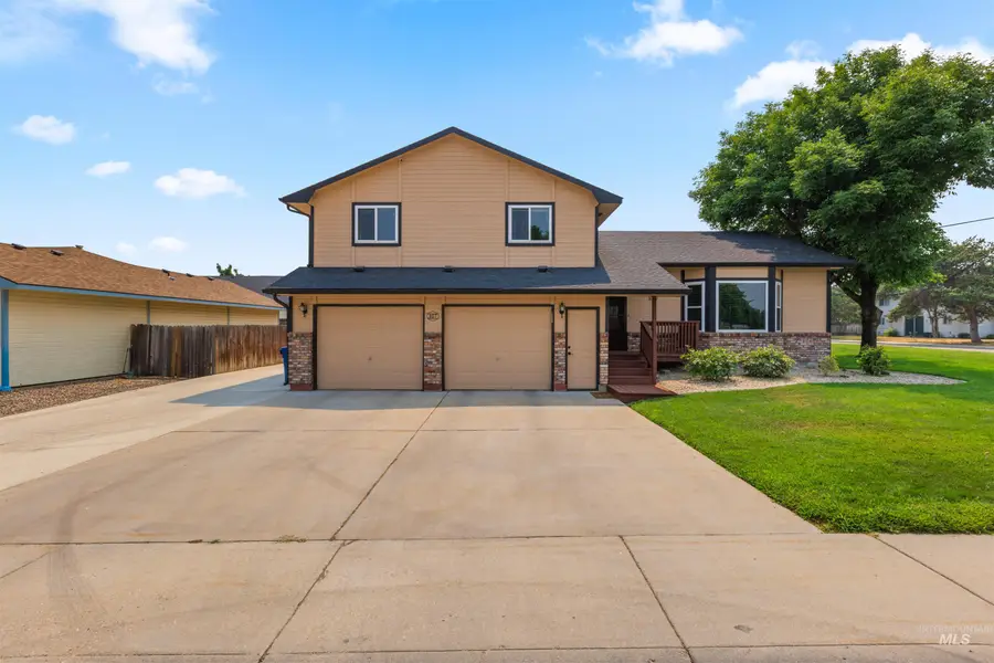 807 Sapphire Ct, Nampa, ID 83686 - #2