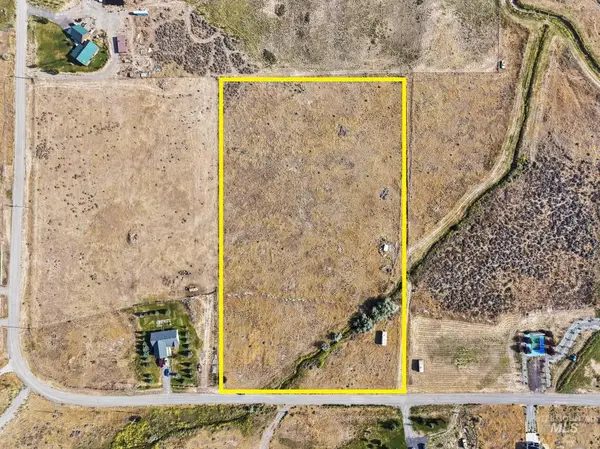 134 Parker Gulch Rd, Shoshone, ID 83352