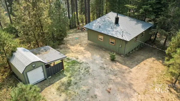 8 Moonglow Circle, Garden Valley, ID 83622