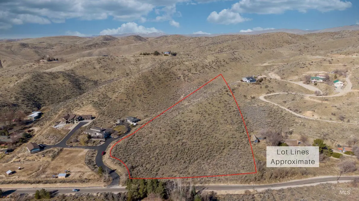 7451 N Pierce Park Ln, Boise, ID 83714 - #1
