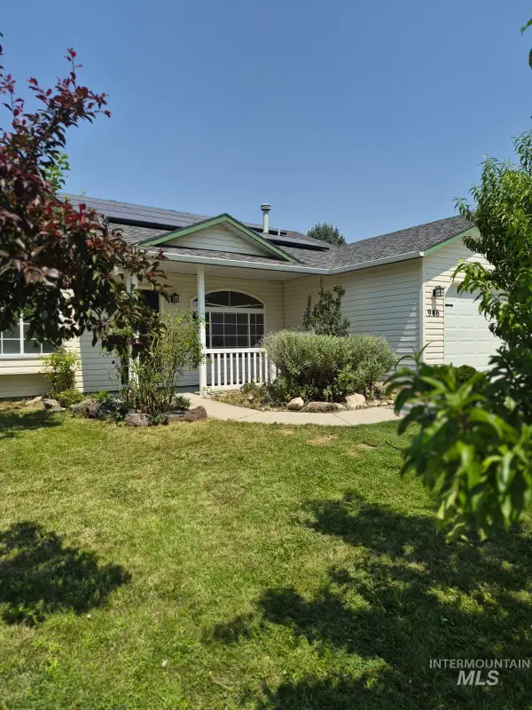 946 Johnson Dr, Middleton, ID 83644