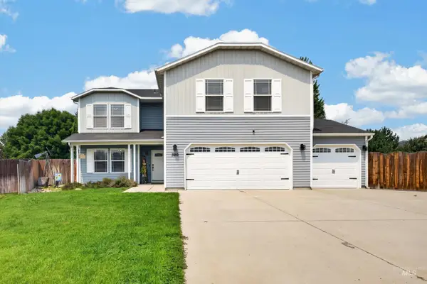 320 E Walcott Lake Ct, Middleton, ID 83644