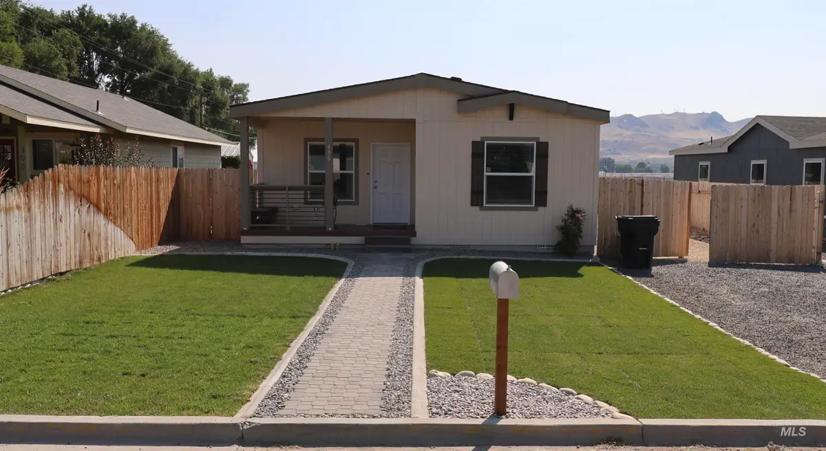 496 N Elm St, Vale, OR 97918 - #1