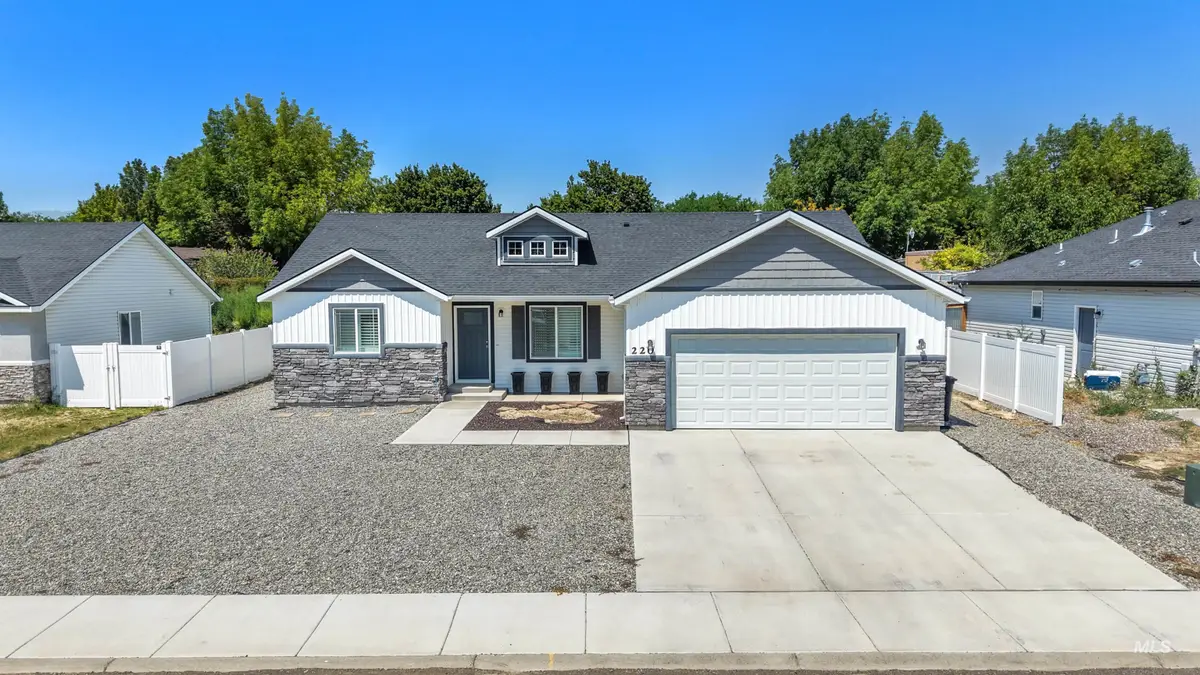 220 Pine Ave, Hansen, ID 83334 - #1