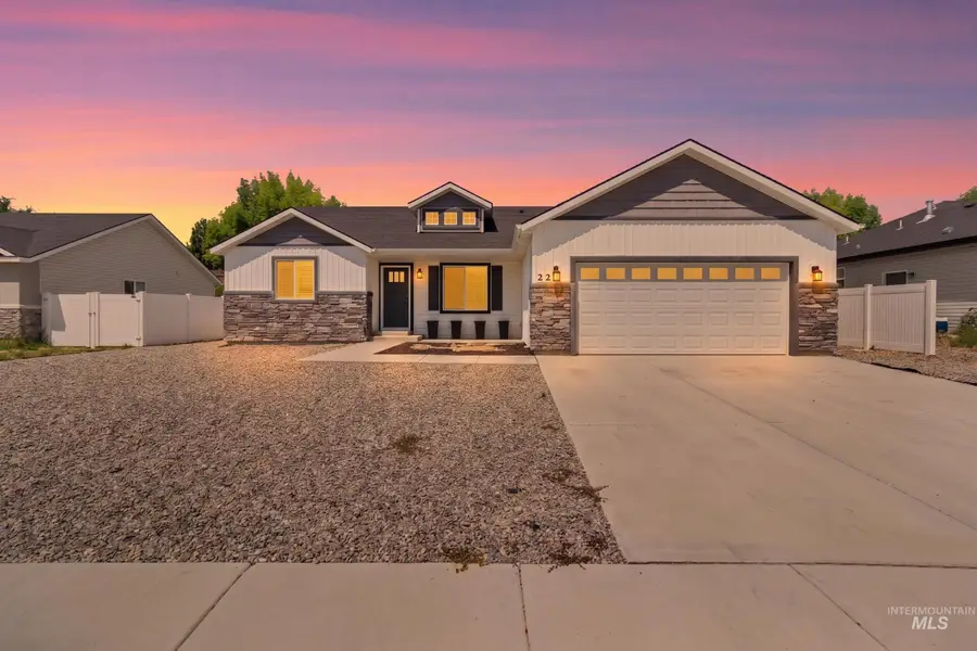 220 Pine Ave, Hansen, ID 83334 - #2