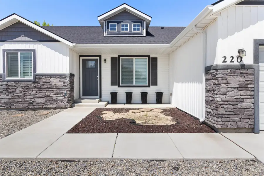 220 Pine Ave, Hansen, ID 83334 - #3