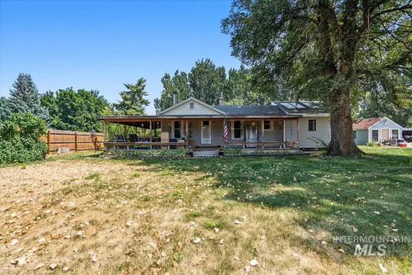 6613 Wright Ln, Nampa, ID 83686