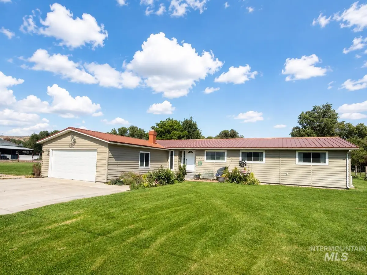 678 N Elmore Ave, Glenns Ferry, ID 83623 - #1