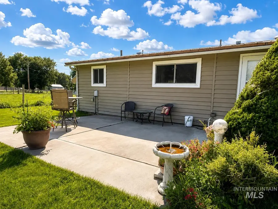 678 N Elmore Ave, Glenns Ferry, ID 83623 - #2