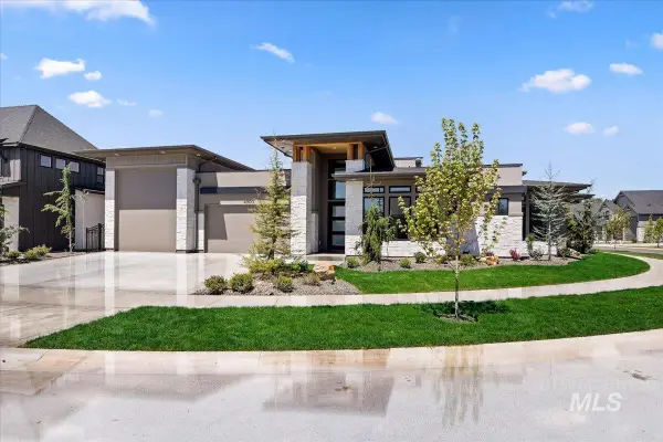 4900 W Braveheart St, Eagle, ID 83616
