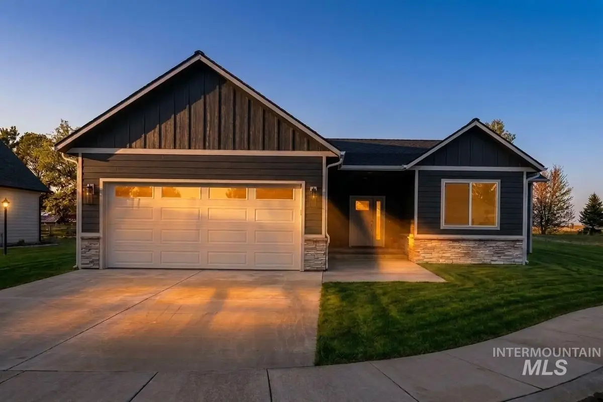 516 Maple Crt, Genesee, ID 83832 - #1