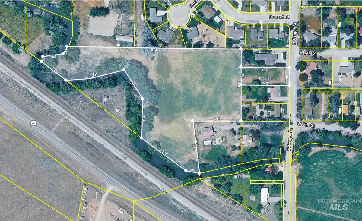 307 N Grape St, Shoshone, ID 83352 - #1