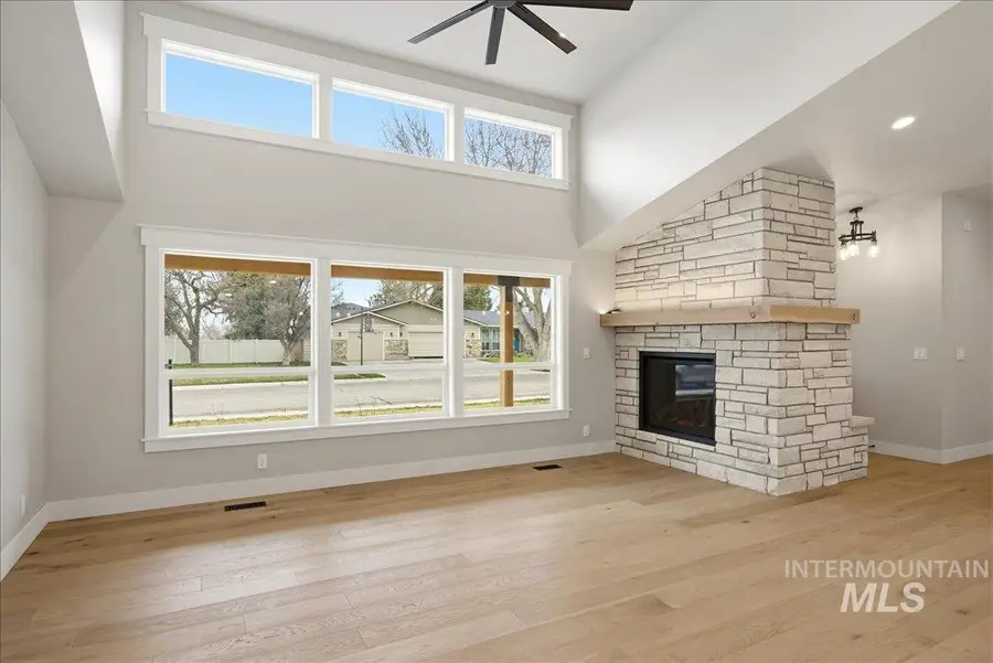 5231 N Sorrento Dr, Boise, ID 83704 - #3