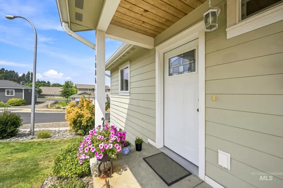 1806 Koda Court, Moscow, ID 83843 - #2