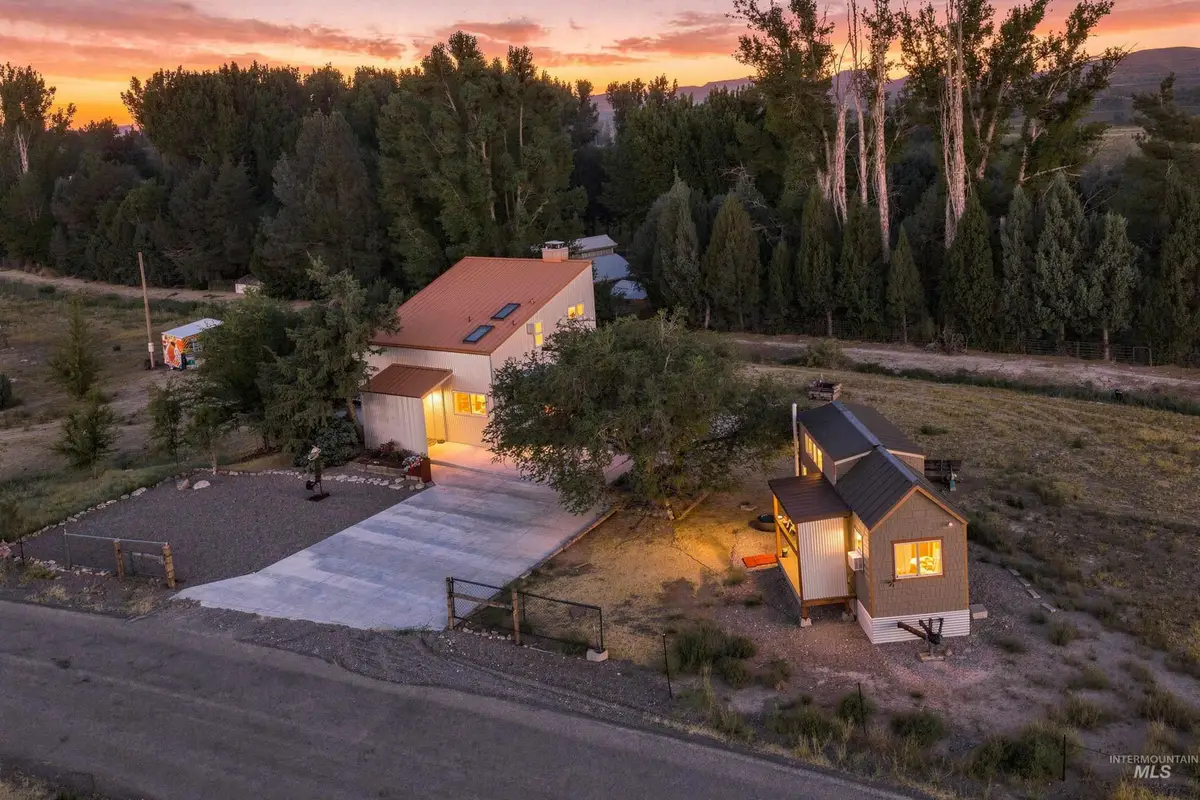32337 Belle Ave, Bruneau, ID 83604 - #1