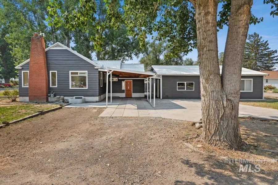 1105 Idaho St, Gooding, ID 83330 - #3