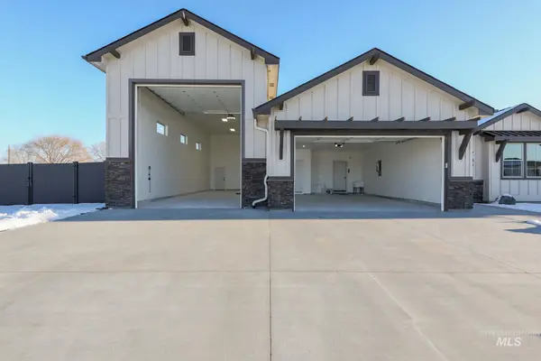 7195 E Merlin Hawk Ct, Nampa, ID 83686