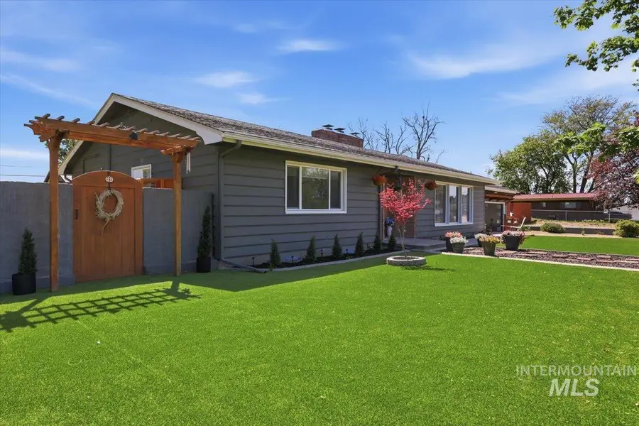112 Albert St, Caldwell, ID 83605 - #3