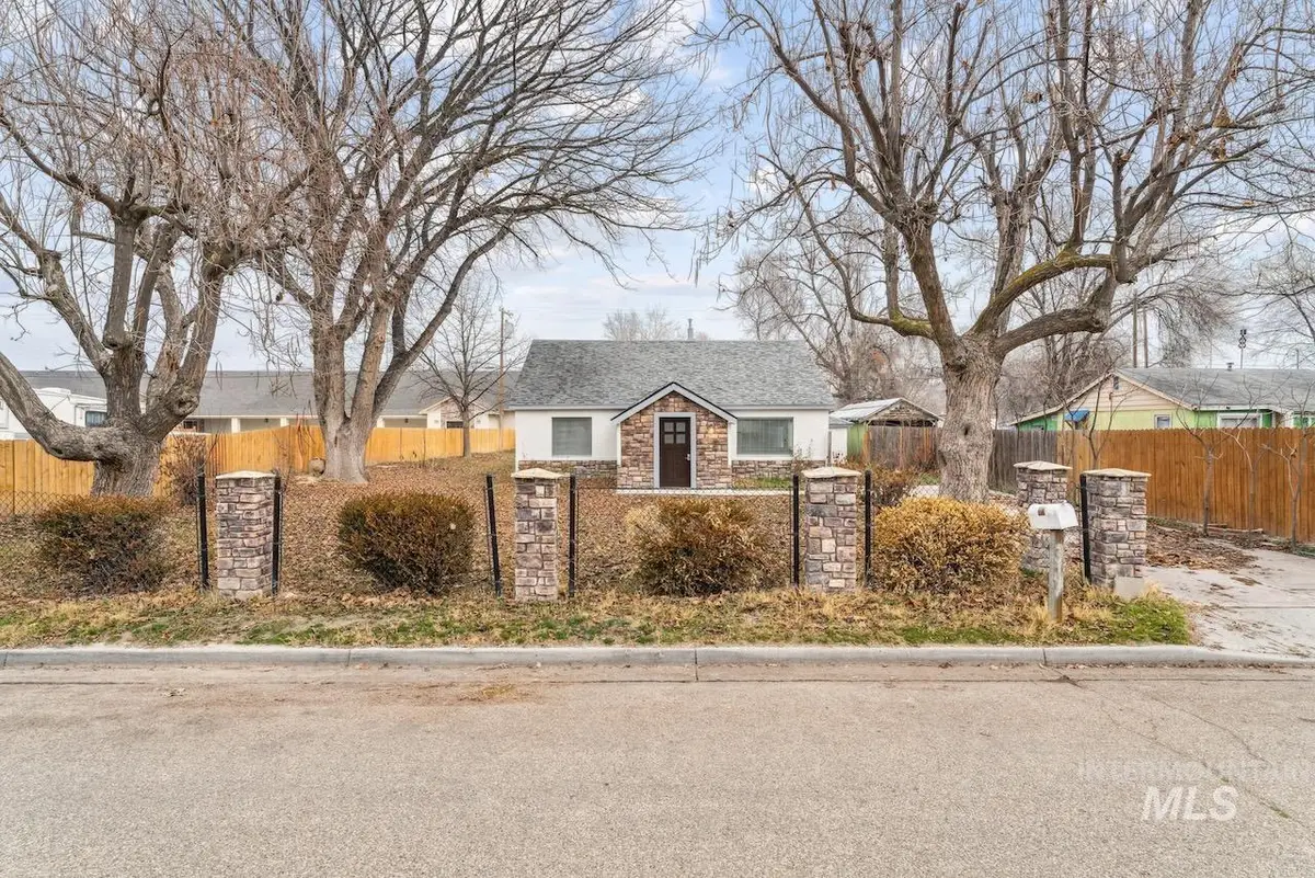 317 E Ithaca Street, Caldwell, ID 83605 - #1