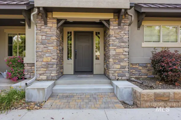 3244 E Thoroughbred Ln, Boise, ID 83716