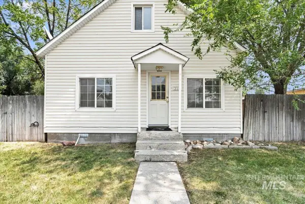 212 Ne 2nd St, Meridian, ID 83642