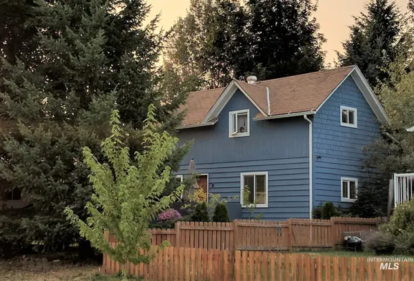 1936 E F St, Moscow, ID 83843