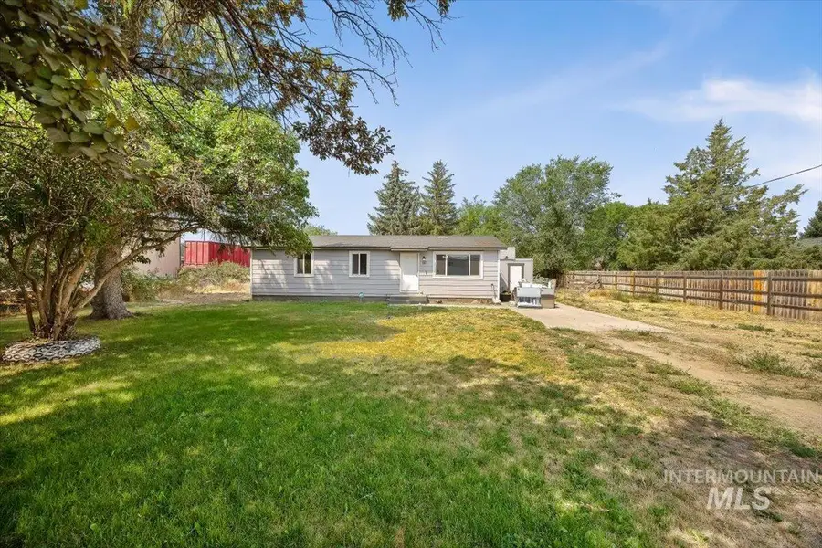 110 Park St N, Hazelton, ID 83335 - #2