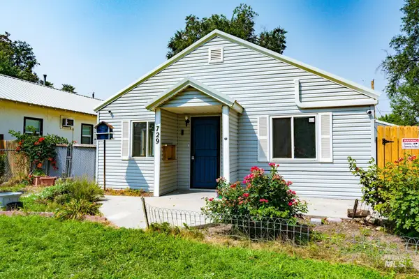 729 NW 2nd St, Ontario, OR 97914