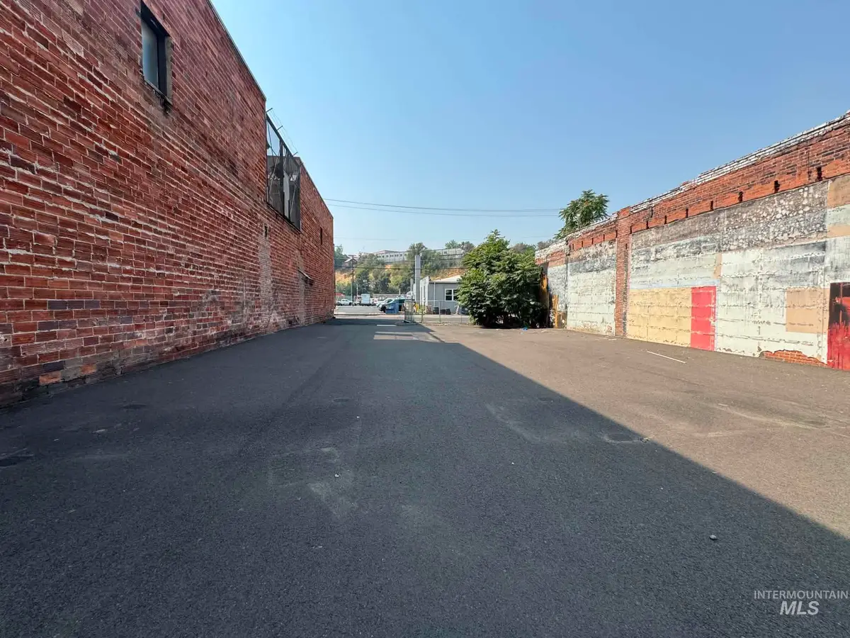 858 Main St, Lewiston, ID 83501 - #1