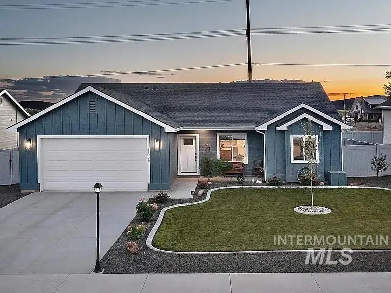 907 Sierra St, Vale, OR 97918 - #1