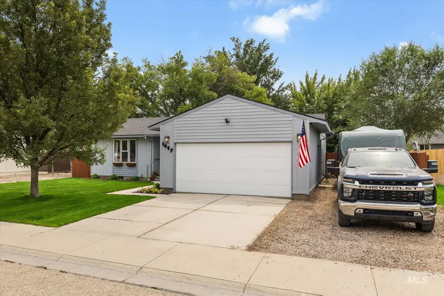 1047 W Chateau Ave, Meridian, ID 83646 - #2