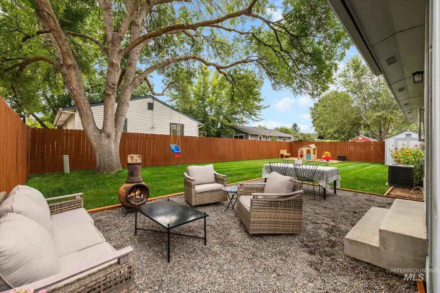 1047 W Chateau Ave, Meridian, ID 83646 - #3
