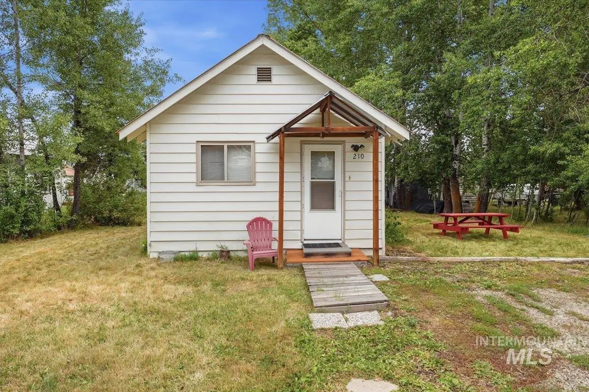 210 S Idaho St, Cascade, ID 83611 - #1
