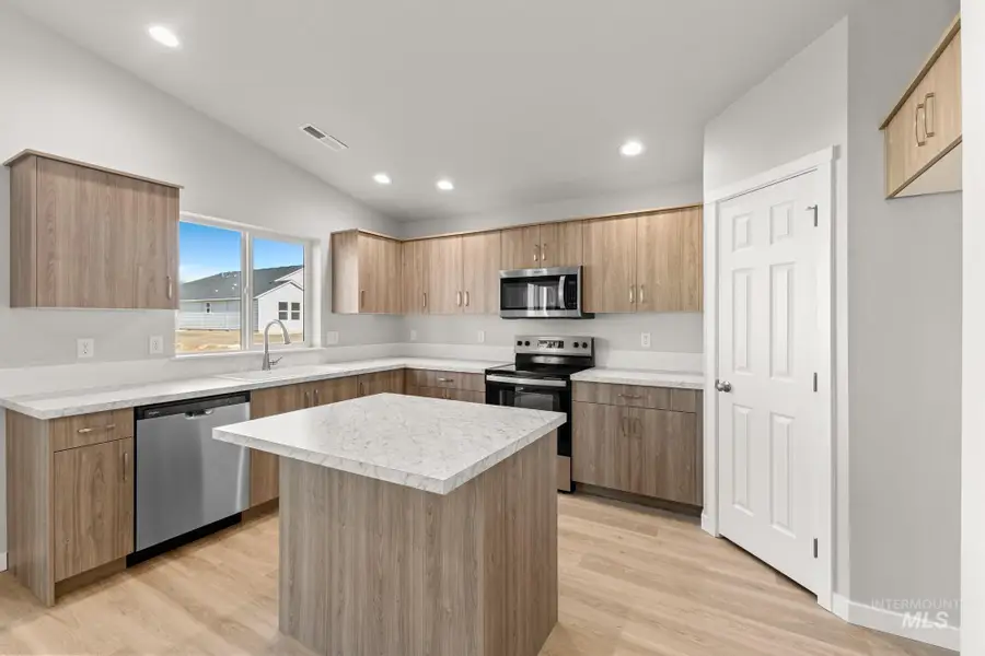 653 W Novak Dr, Emmett, ID 83617 - #3