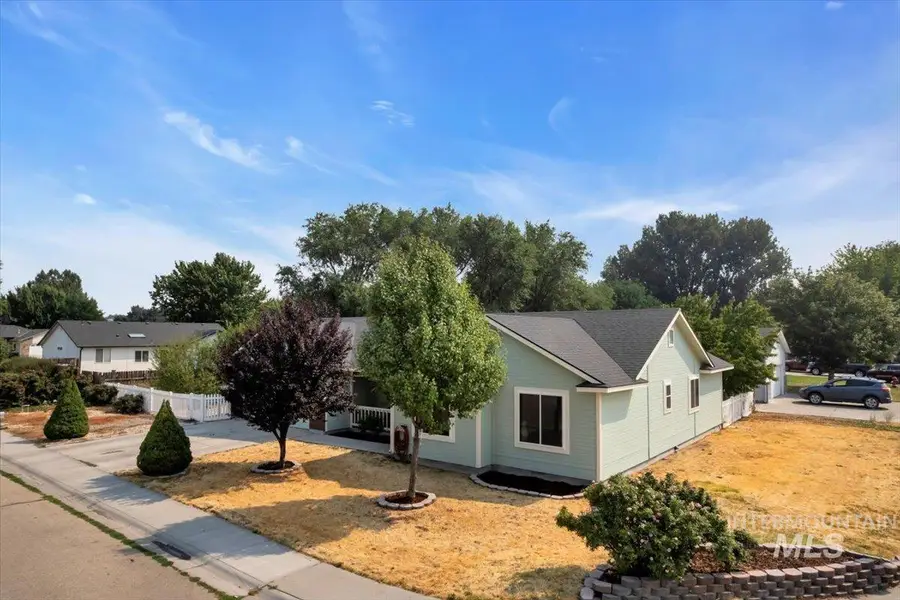 850 Garrett St, Mountain Home, WY 83116 - #3