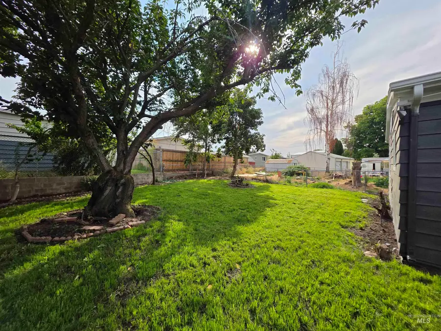 904 Hawthorne St, Lewiston, ID 83501 - #3