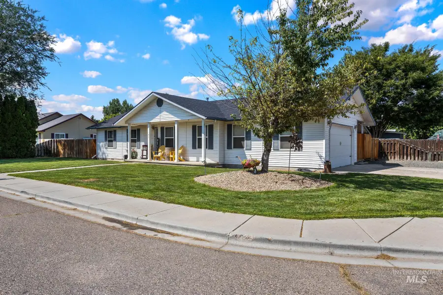 911 Jonathan St, Fruitland, ID 83619 - #3