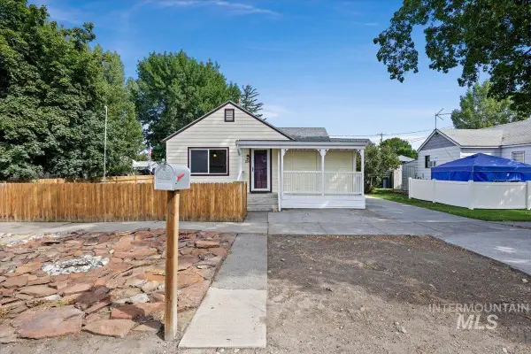 234 4th Ave W, Gooding, ID 83330