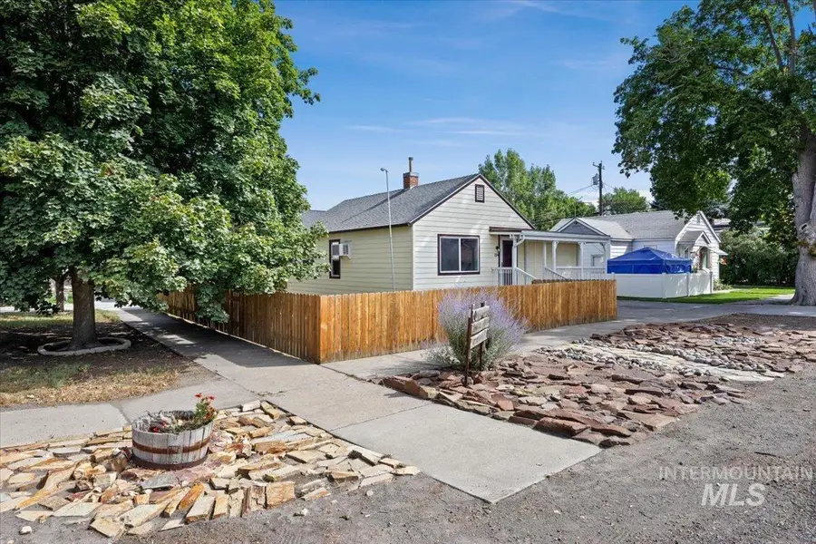 234 4th Ave W, Gooding, ID 83330 - #2