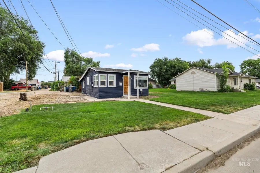 716 E Sherman Ave, Nampa, ID 83686 - #3