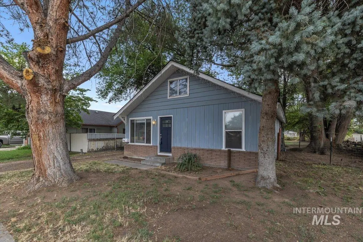 22 N Sunset St, Nampa, ID 83651 - #1
