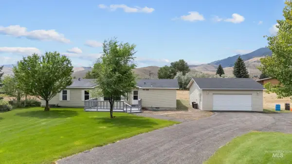 410 E Custer St, Mackay, ID 83251
