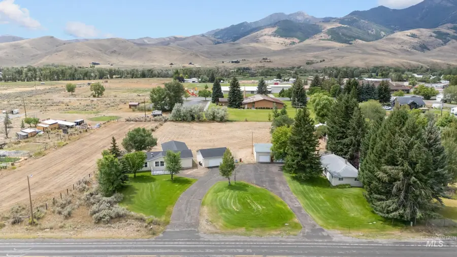 410 E Custer St, Mackay, ID 83251 - #2