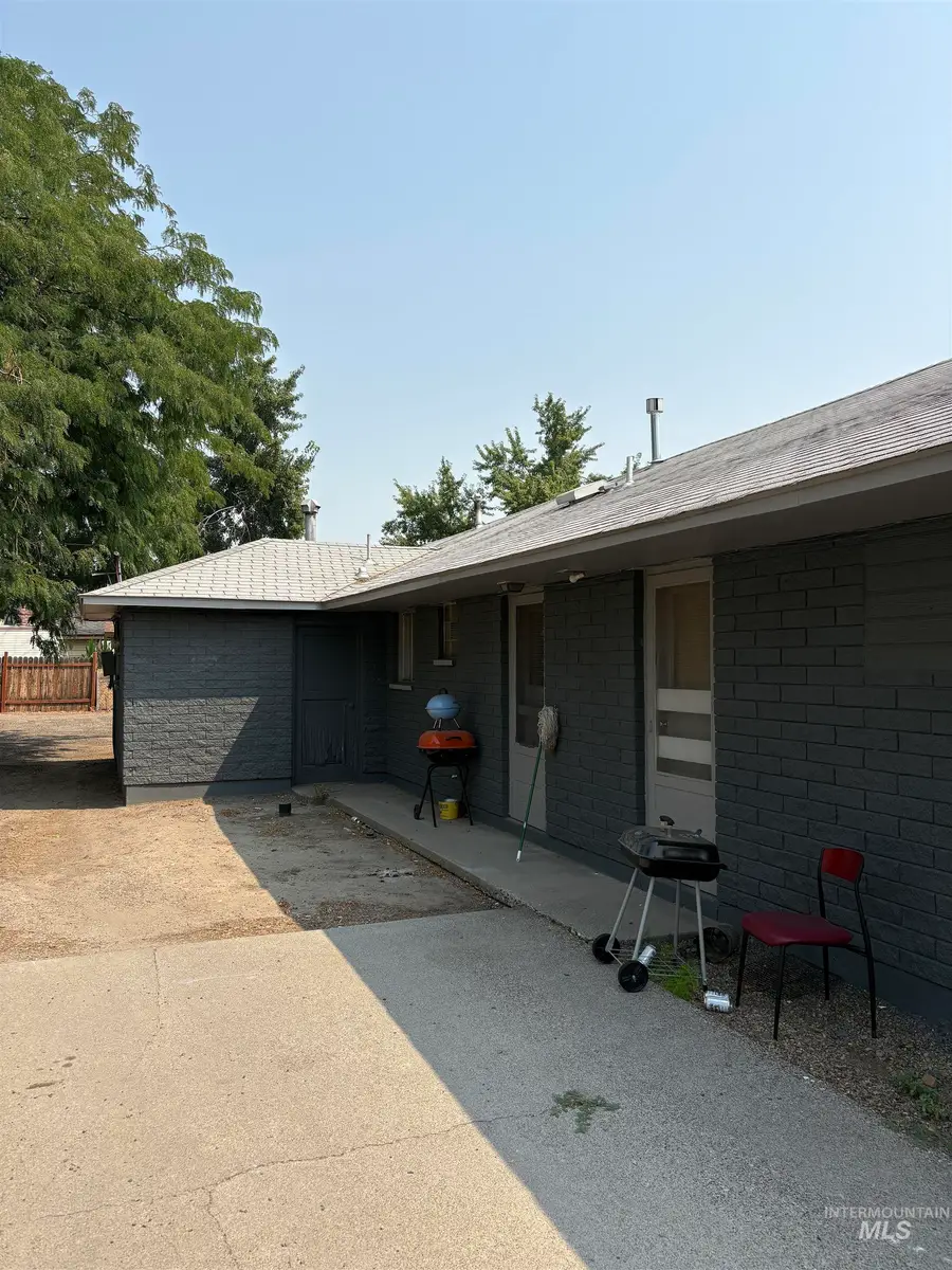 411 NW 1st Street, Ontario, OR 97914 - #3